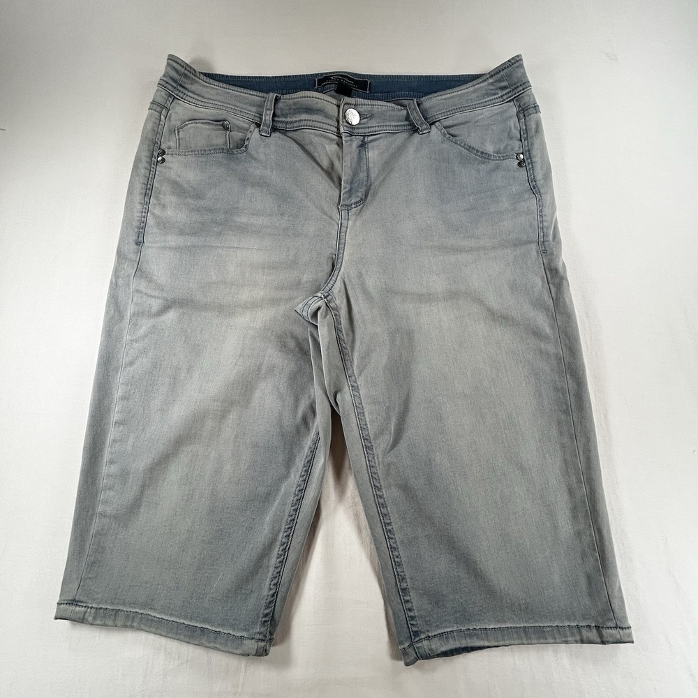 Tommy Bahama Sz 14 Womens Denim Bermuda Capris Shorts Stretch Blue Light Wash